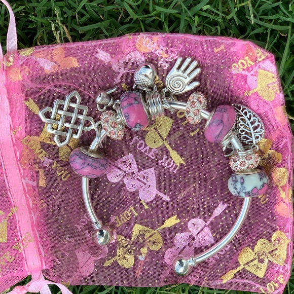 BUTTERFLY BABY BRACELET is stunning 😍💓 - Picture 3 of 7